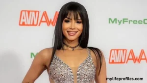 Ari Electra: Rising Star in Acting, Modeling, and Music – A Complete Biography