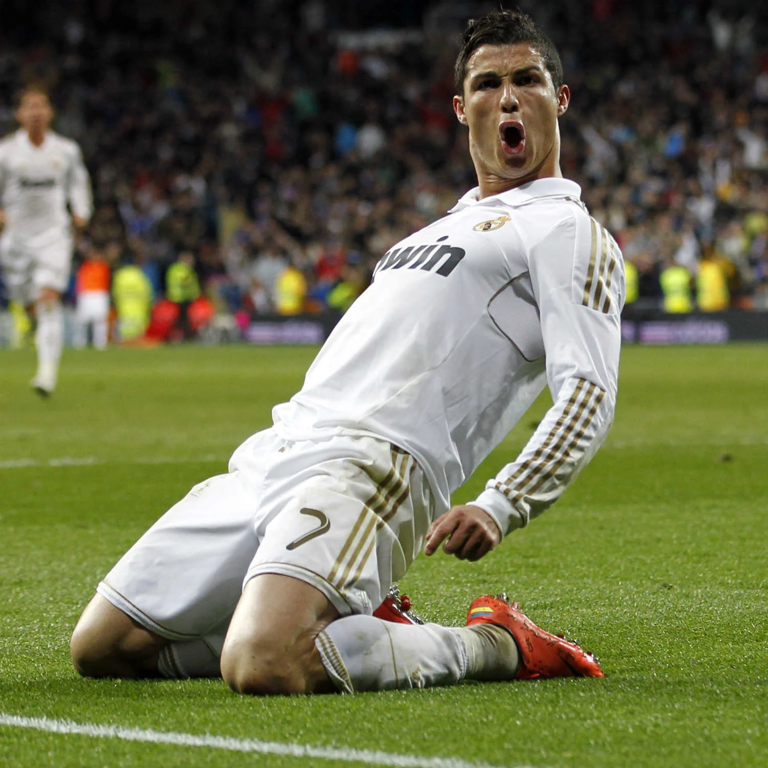 Cristiano Ronaldo Net Worth 2024: Earnings, Wealth, and Luxury Lifestyle"