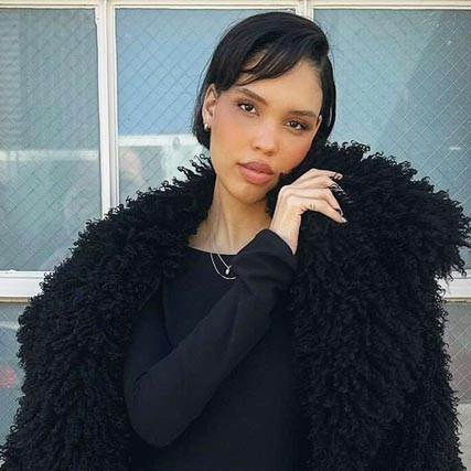 Nara Smith: Rising Star in Fashion and Entertainment