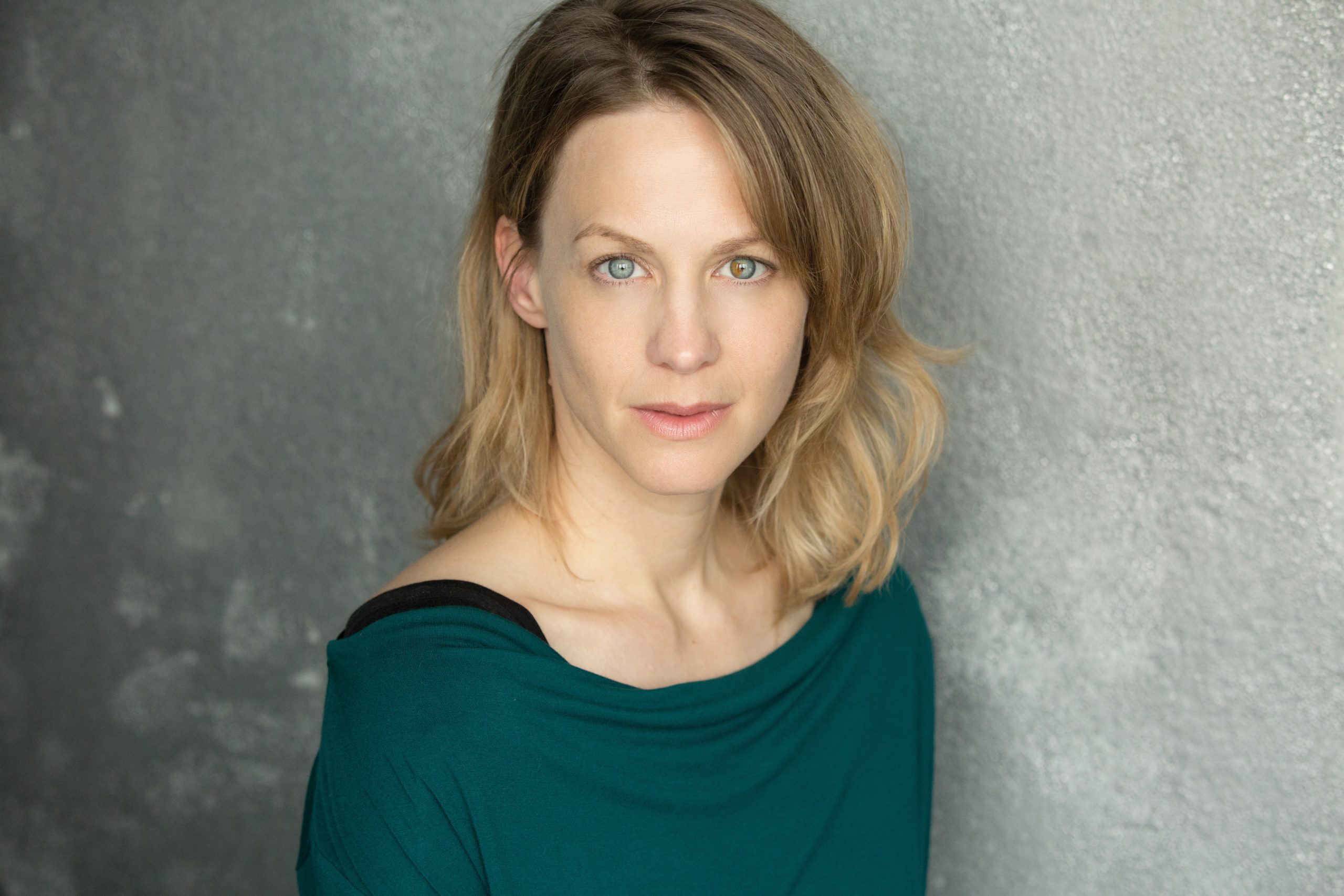 Alexandra Grant Age: How Old is the Artist?