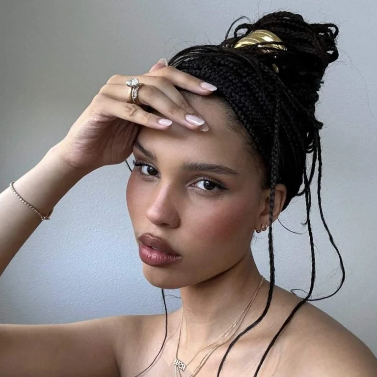 Nara Smith: Rising Star in Fashion and Entertainment