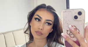 Sophie_Foxiee: Rising Social Media Influencer