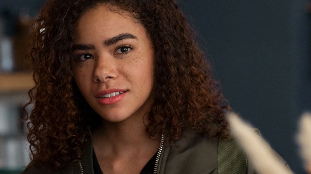 How Old Is Ginny from Ginny & Georgia? Complete Age Breakdown