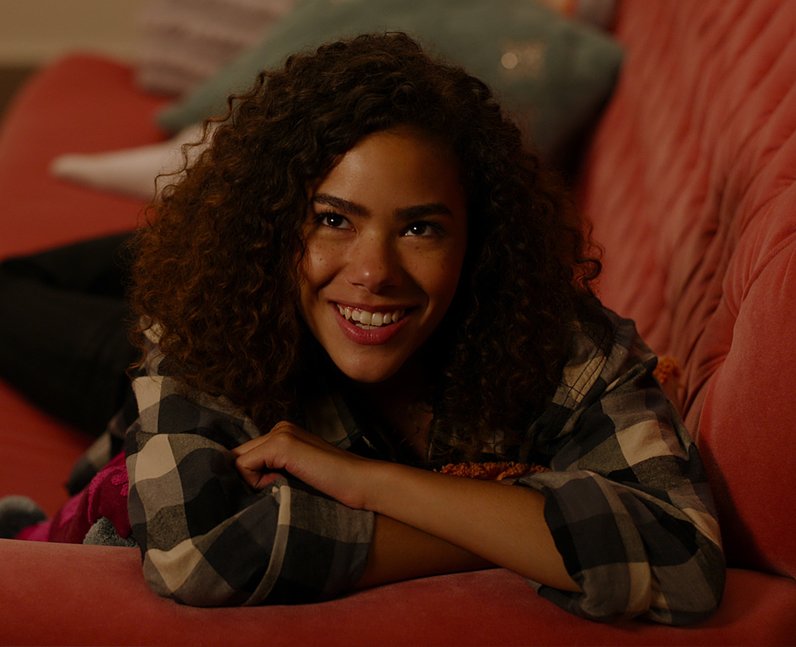 How Old Is Ginny from Ginny & Georgia? Complete Age Breakdown