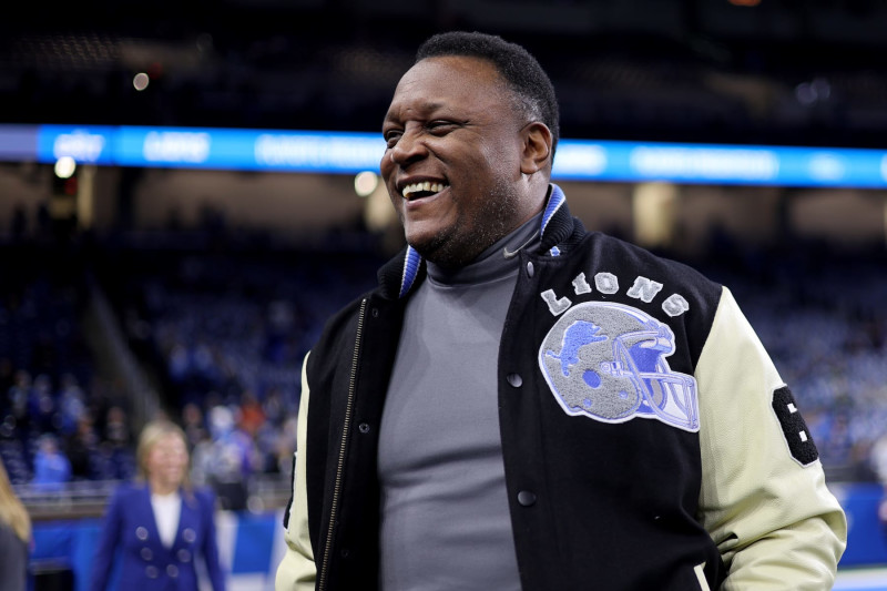 Barry Sanders Net Worth: From NFL Superstar to Financial Success!