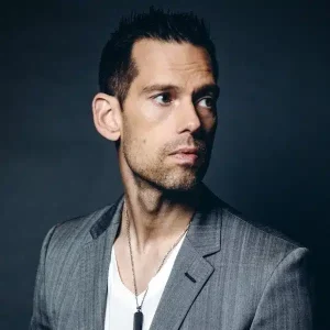 Tom Bilyeu Net Worth in 2025: Unlocking His $400 Million Fortune from Entrepreneurship and Impact