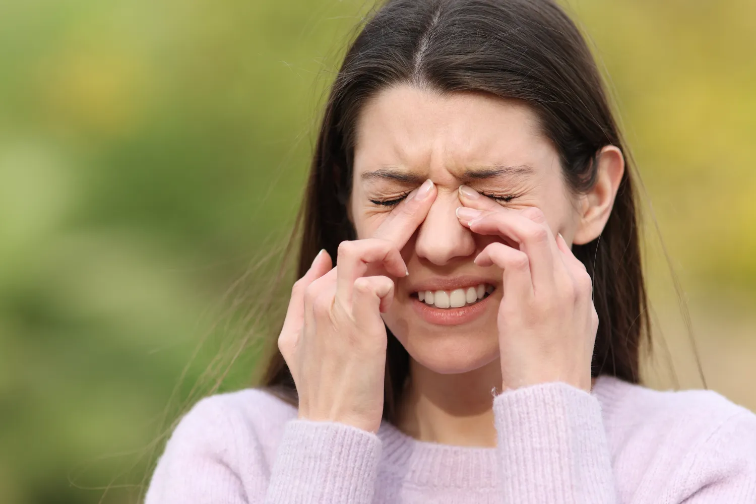 Why Is the Corner of My Eye Itchy? Explained 2026