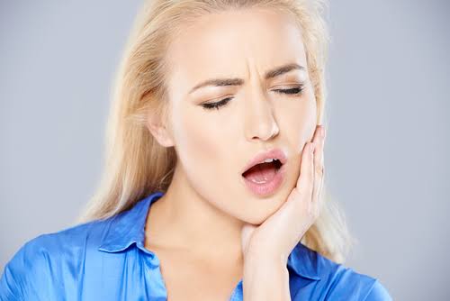 Why Is My Jaw Locking? Causes, Fixes & When to See a Doctor 2026