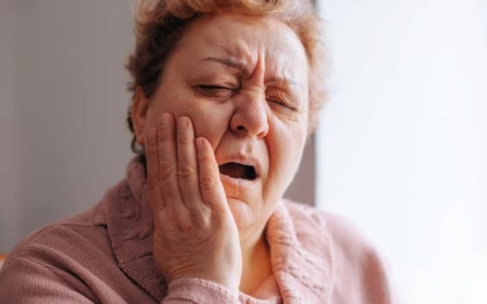Why Does Tooth Pain Come and Go? Causes & Fixes 2026