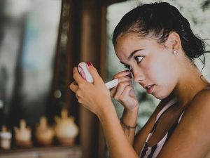 Why Is the Corner of My Eye Itchy? Explained 2026