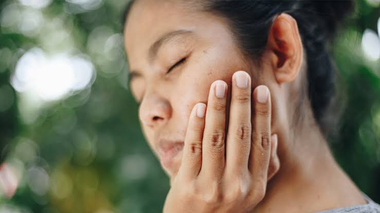 Why Does My Tooth Hurt When I Lay Down? What It Means 2026